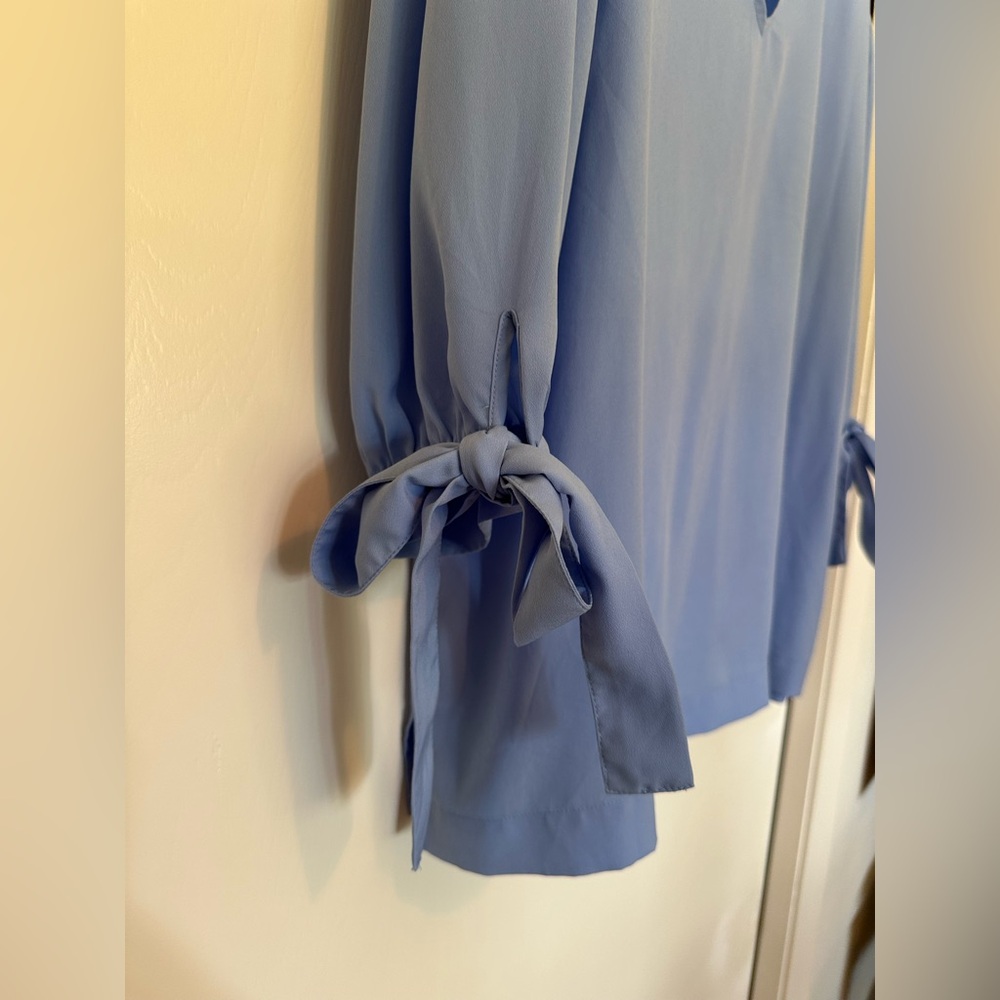 Ann Taylor V-Neck Blouse with Tied Bow Sleeves in Beautiful Sky Blue - Picture 5 of 8